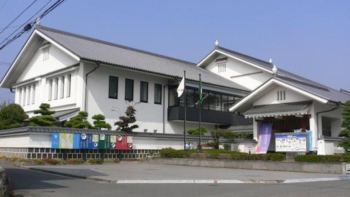 砥部焼伝統産業会館