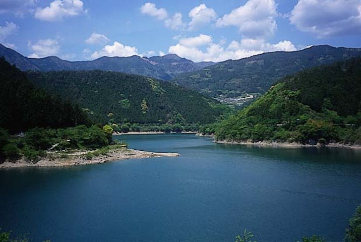 奥物部湖(ダム湖)
