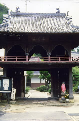 報恩寺（百婆仙の碑）