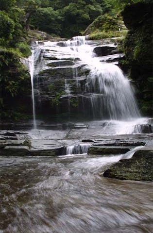 つがね落としの滝