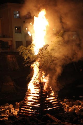 杖立温泉どんどや火祭り