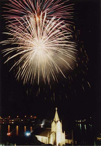 教会の見える崎津みなとのフェスティバル