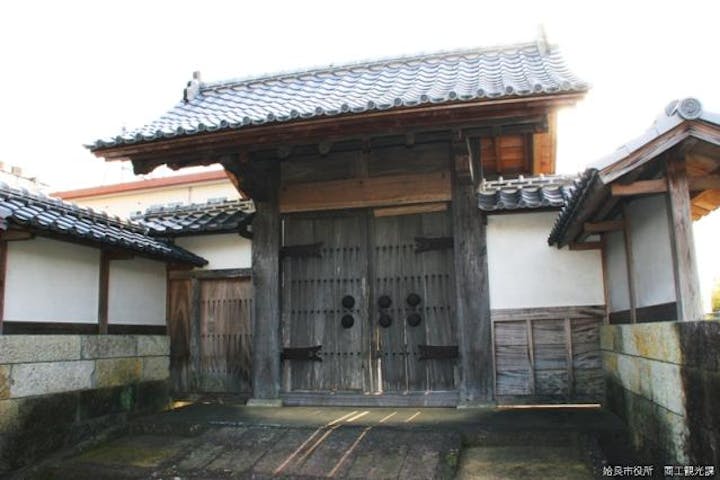 蒲生御仮屋門〔県指定史跡〕