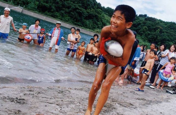 ブリのつかみ取り大会