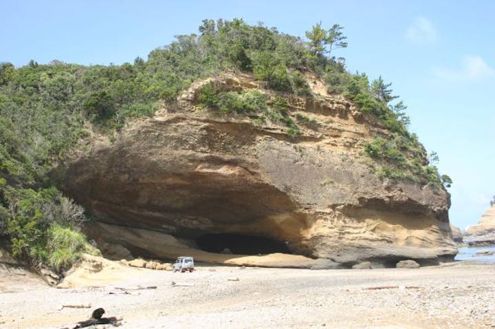 犬城海岸馬立の岩屋
