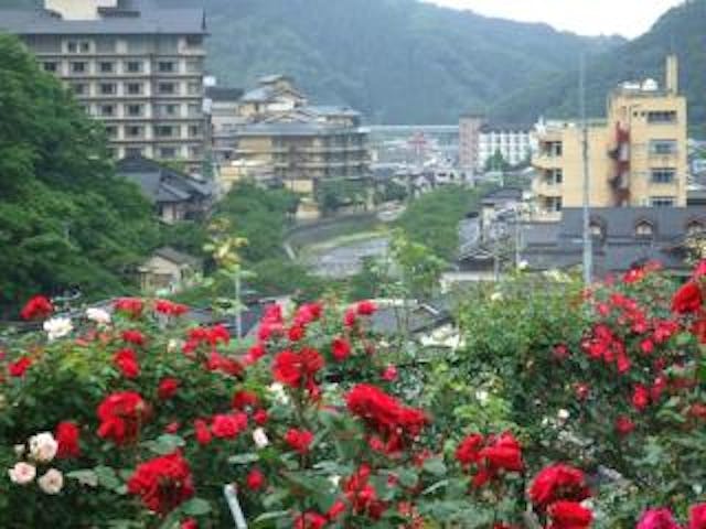 あつみ温泉ばら園