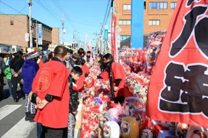 【2021年は規模を縮小して開催】下館大町通りだるま市