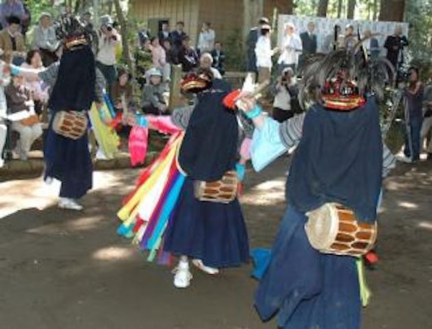 鳥見神社の獅子舞（平岡）