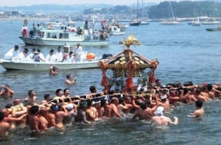 江の島天王祭「神輿海上渡御」　(2020年は関係者で神事のみ執行)