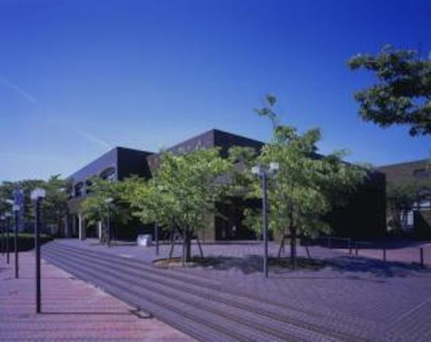 新潟市美術館