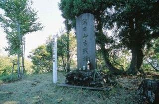 朝日山山頂の石碑