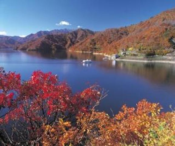 奥只見湖遊覧船