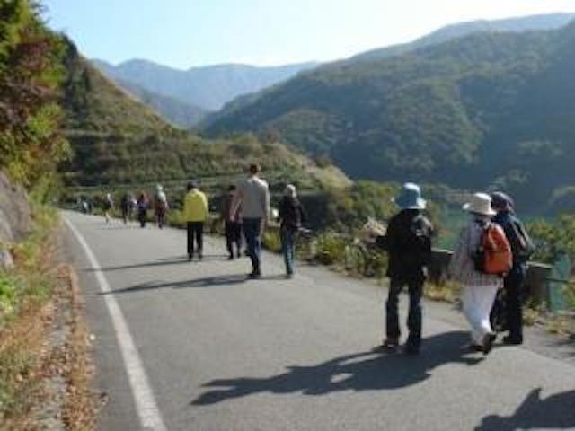 しゃくなげ湖紅葉ウォーキング