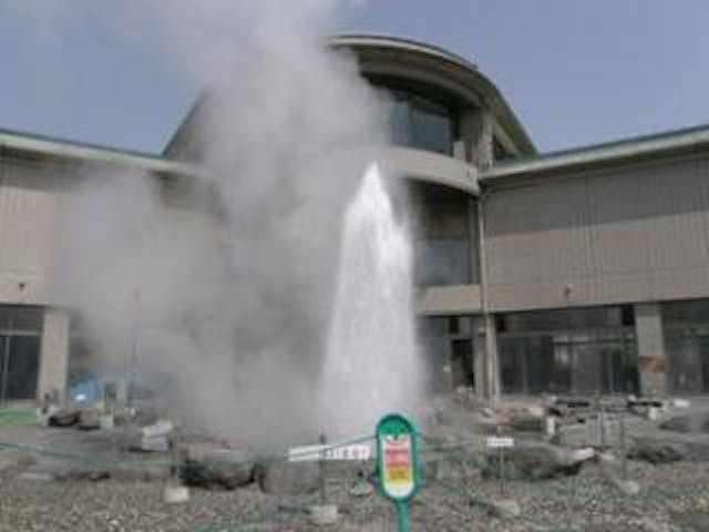 諏訪湖間欠泉センター