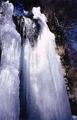 菱野温泉郷不動の滝