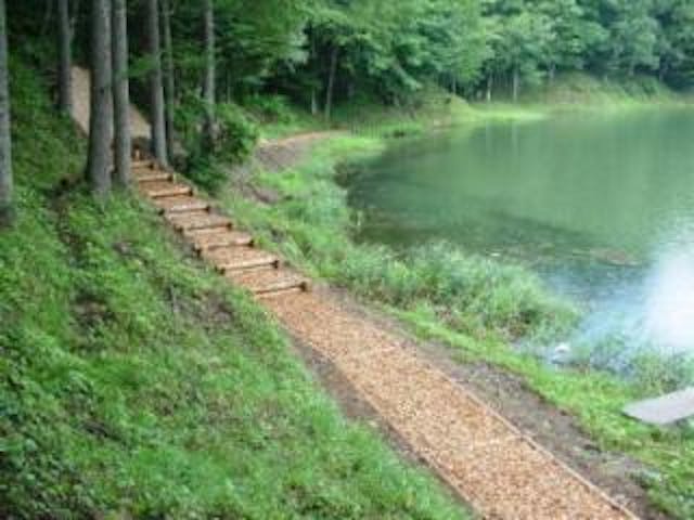 立岩湖畔遊歩道