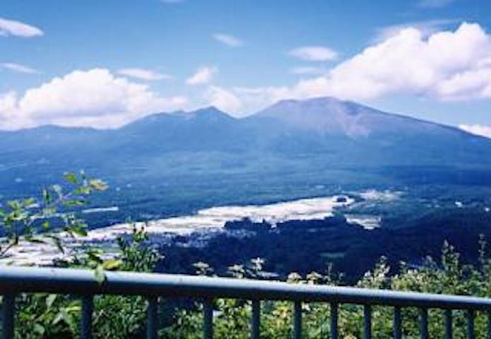 茂沢別荘地「森泉郷」内ギッパ岩展望台