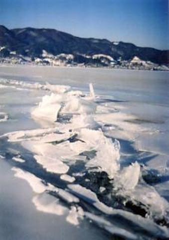 諏訪湖の御神渡り