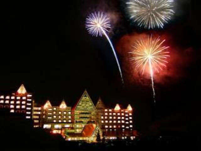 NEW YEAR花火＆たいまつ滑走