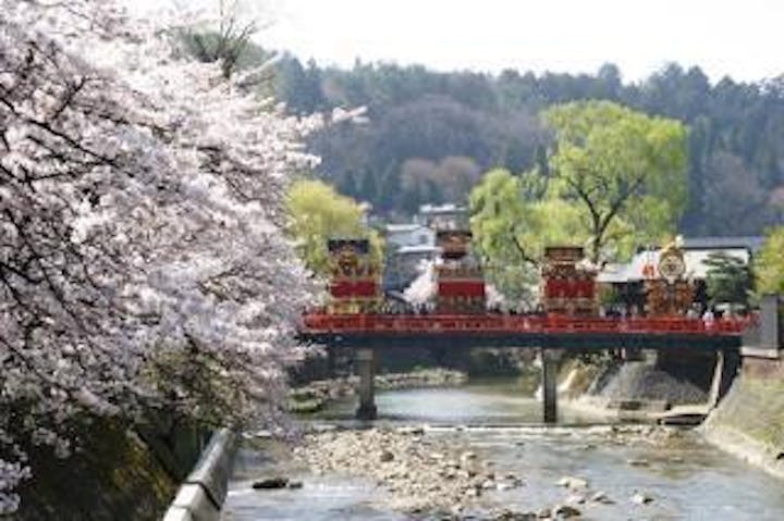 春の高山祭