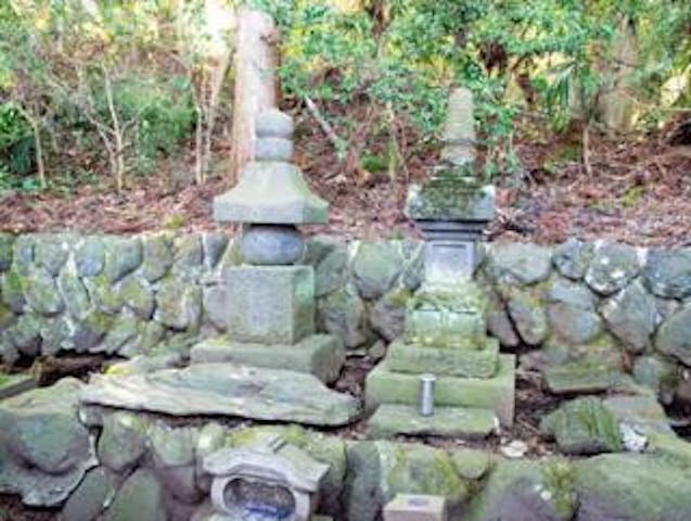 甘露寺宝筐印塔