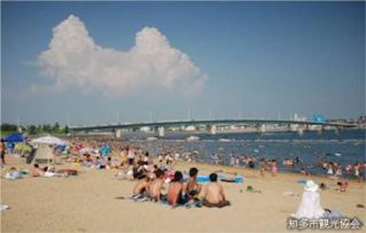 ブルーサンビーチ（人工海浜）