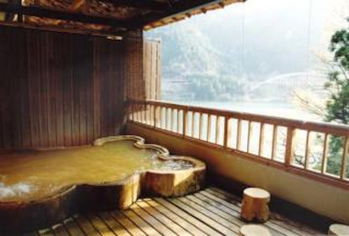 入之波温泉 山鳩湯