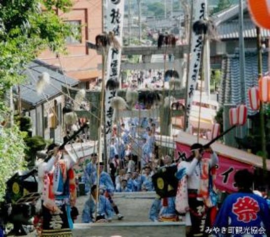 綾部神社秋大祭　行列浮立