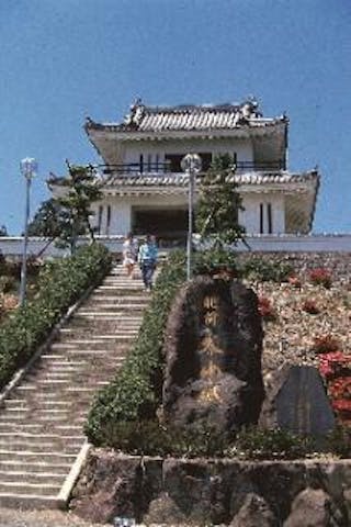 展望所「肥前犬山城」