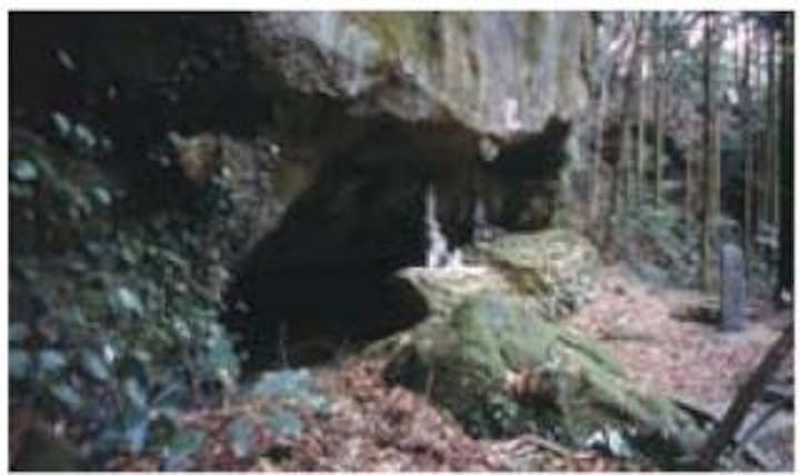 橋川内（こうもり岩）洞窟