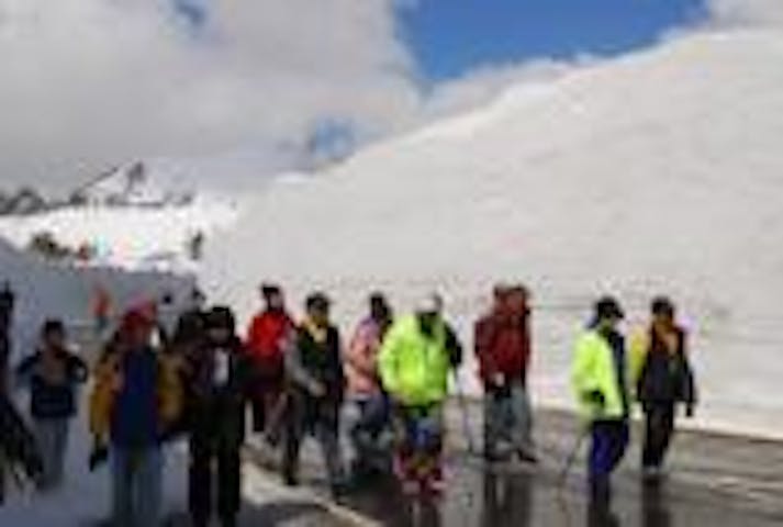 八甲田 雪の回廊と温泉 ウォーク アソビュー 八甲田 雪の回廊と温泉 ウォーク アソビュー
