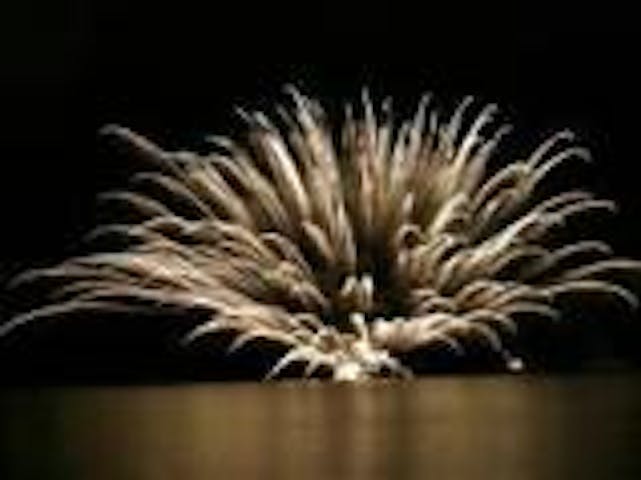 十和田湖湖水まつり　スカイランタンに「願いをこめて」