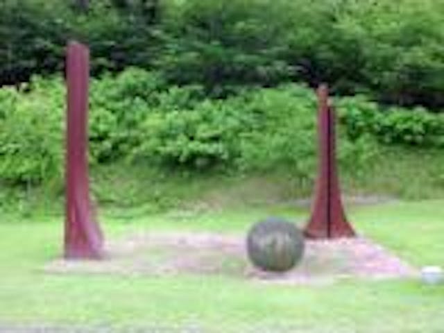 太陽と緑の中の野外美術館