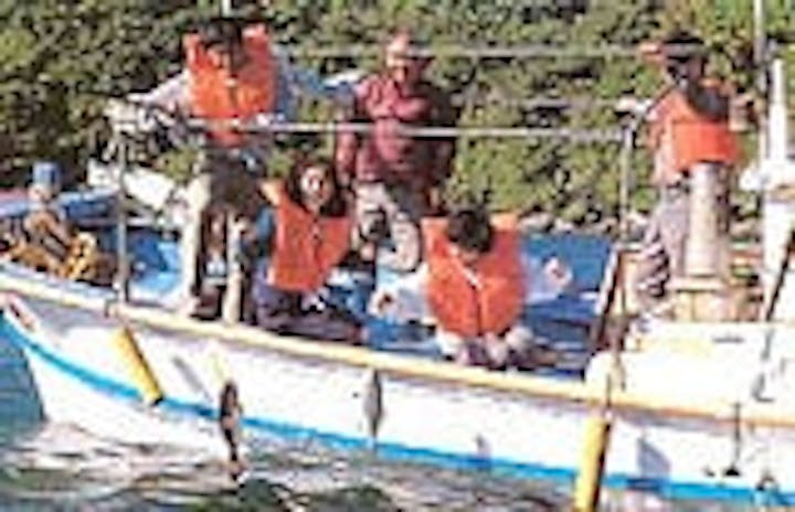 長島海峡の遊漁船