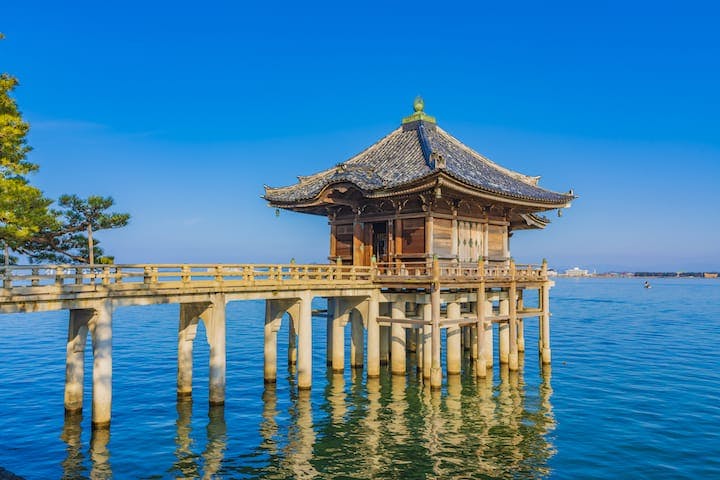 浮御堂（海門山満月寺）
