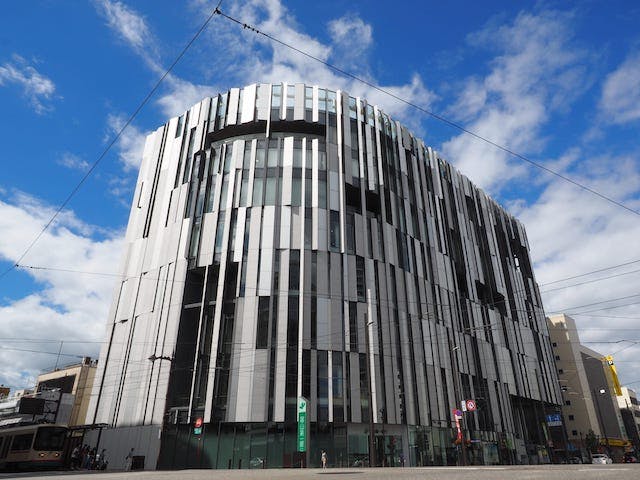 富山市ガラス美術館